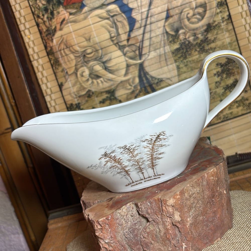Arita Fukagawa Vintage White Ceramic Gravy Boat with Bamboo Design EVC